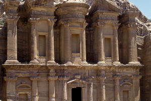 Pétra le monastère