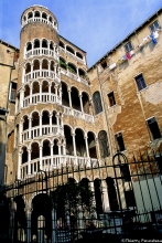 Escalier palais cantarini 1